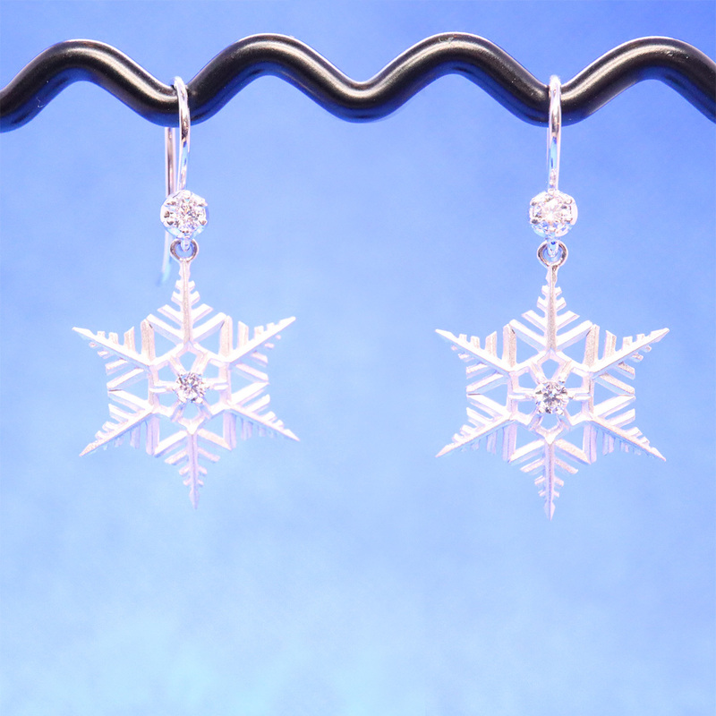 雪の結晶ピアス WG & ダイヤモンド